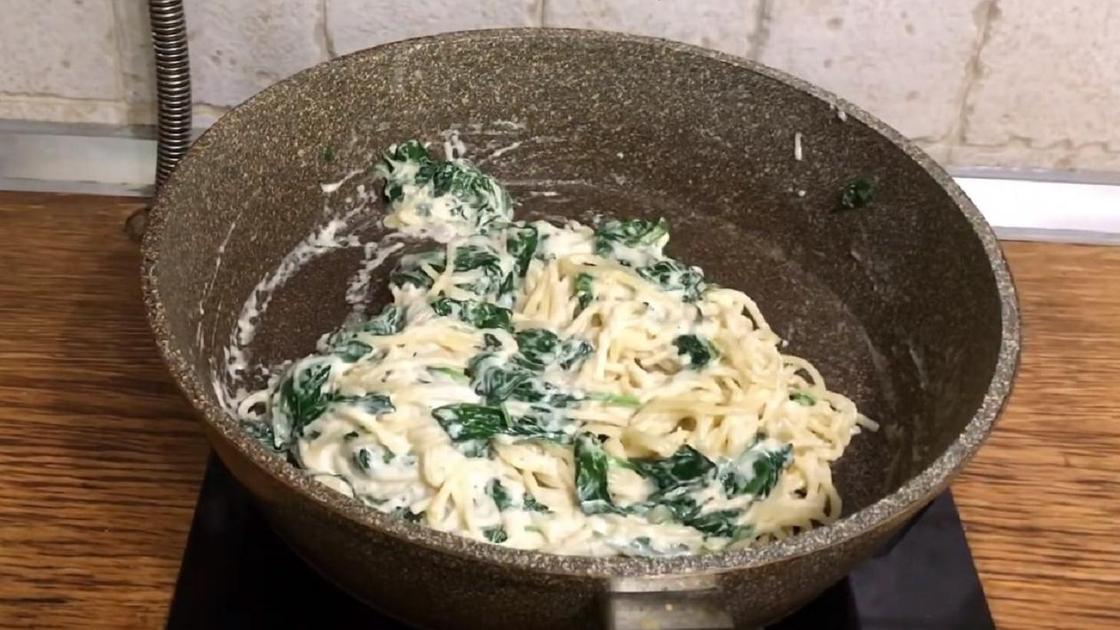 Макароны со шпинатом: сытное и полезное блюдо пошагово