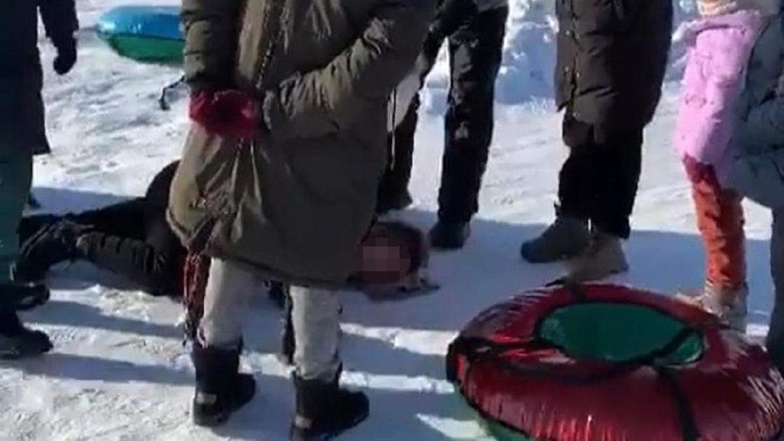Женщина сломала позвоночник в Карагандинской области