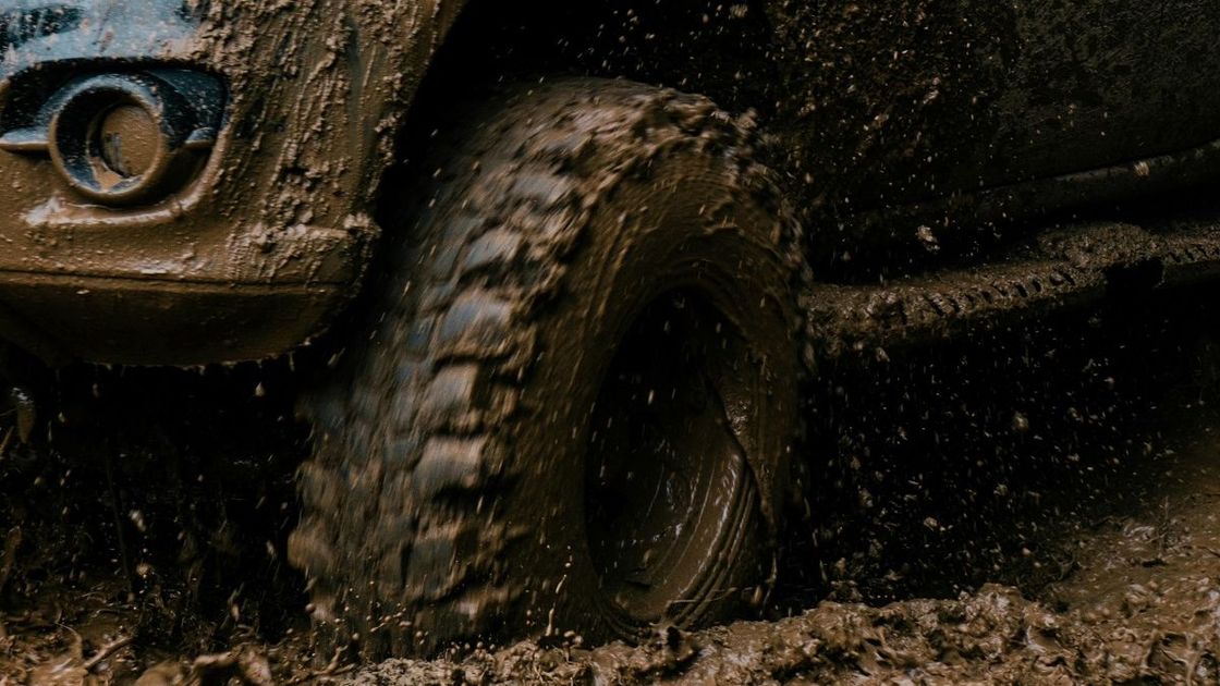 Машина в грязи