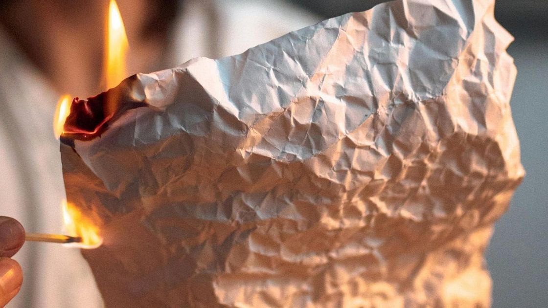 Горит бумага