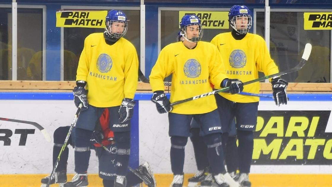 Хоккеисты молодежной сборной Казахстана