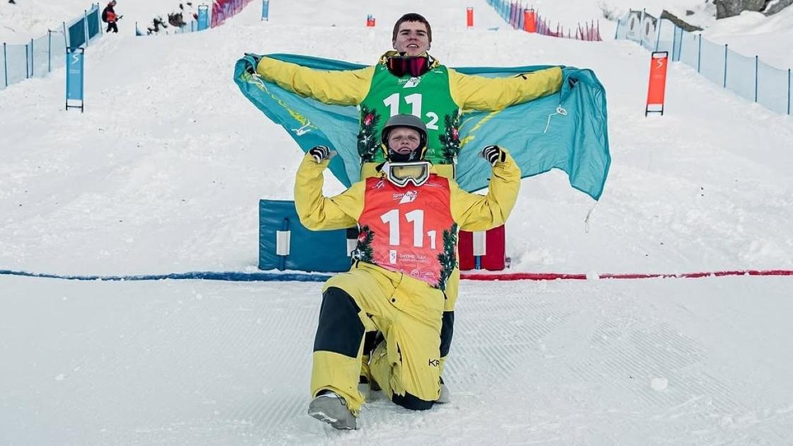 Казахстанские могулисты Юлия Феклистова и Денис Раструба