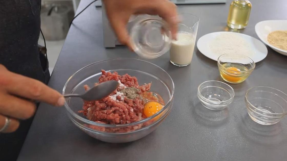 Mix minced meat for schnitzels