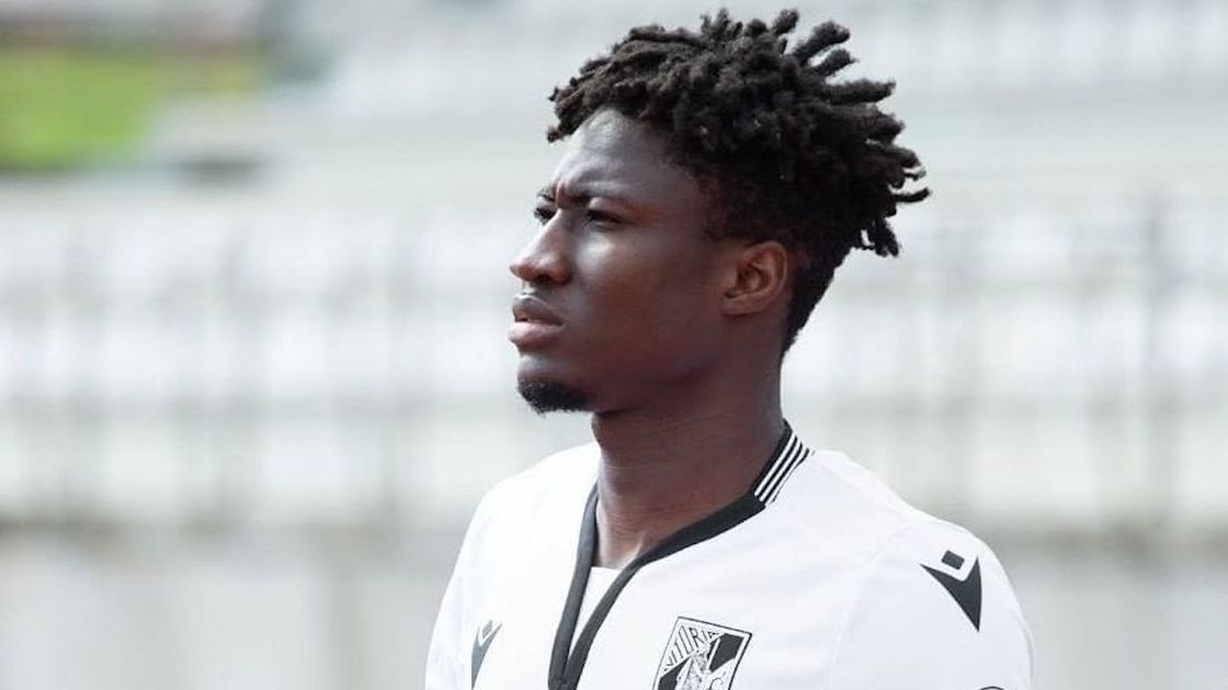 Буркинийский футболист Бен Загре