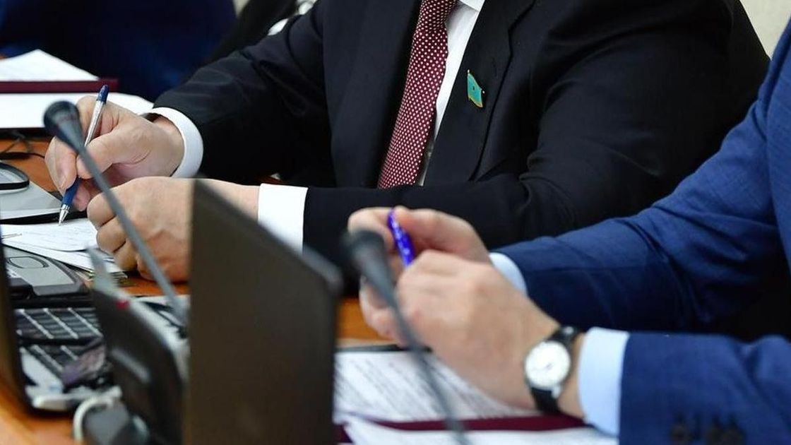 Депутаттар отырысы