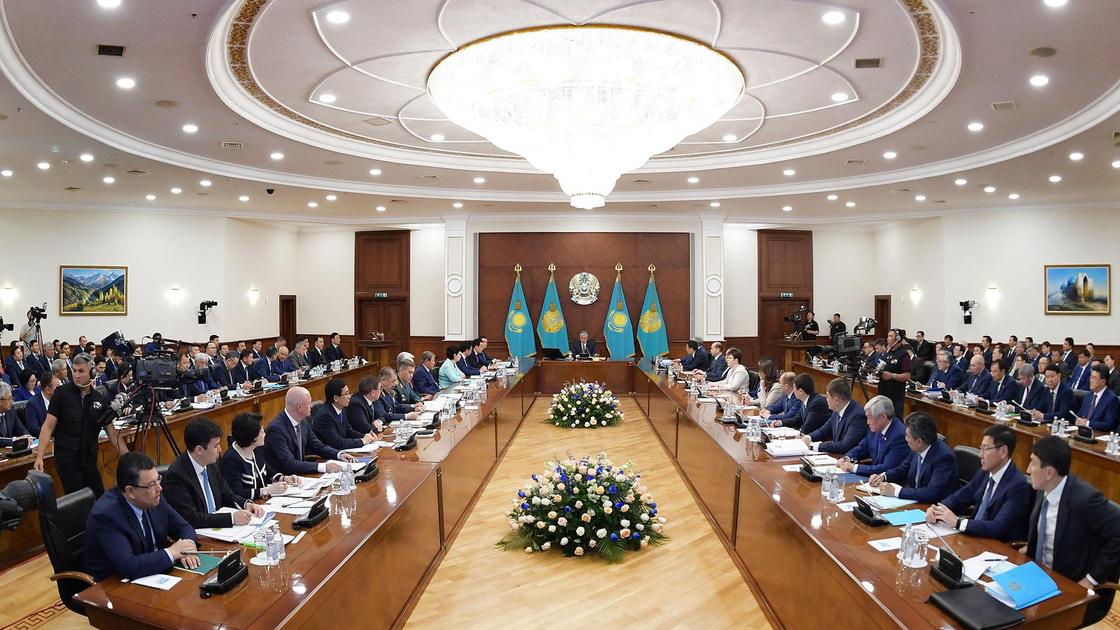 Правительство РК Казахстан. Заседание правительства Казахстана. Правительство РК Казахстан здание. Правительство Казахстана фото.