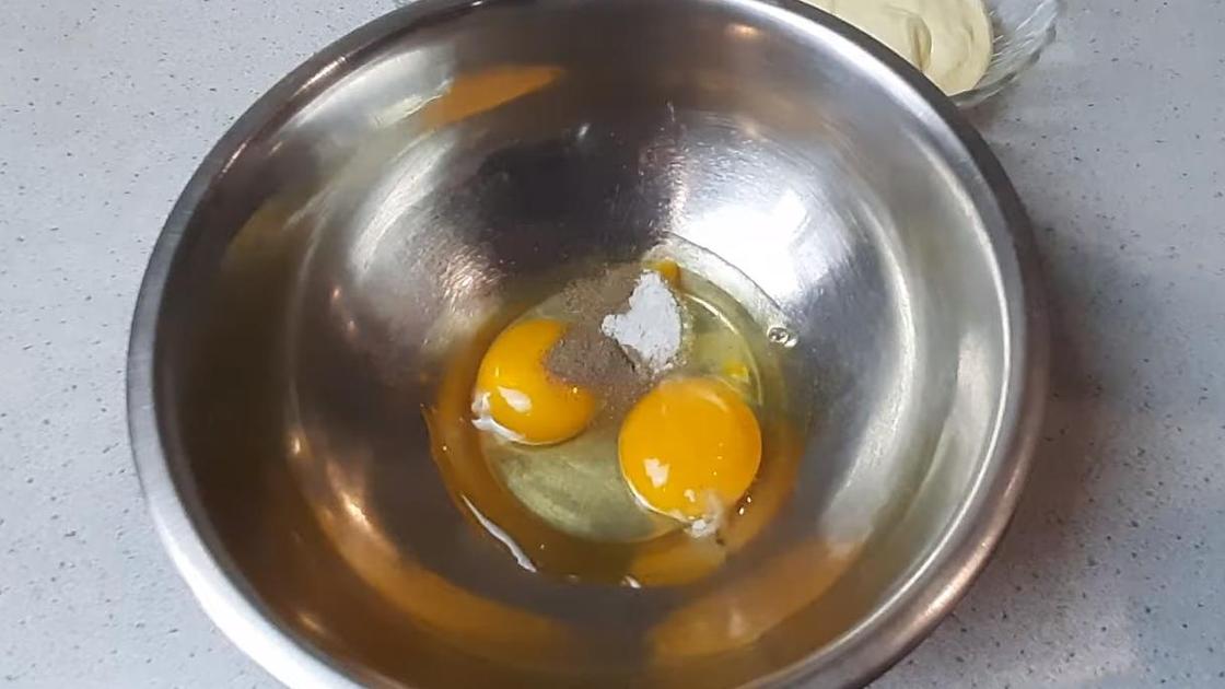 Яйца с перцем и солью