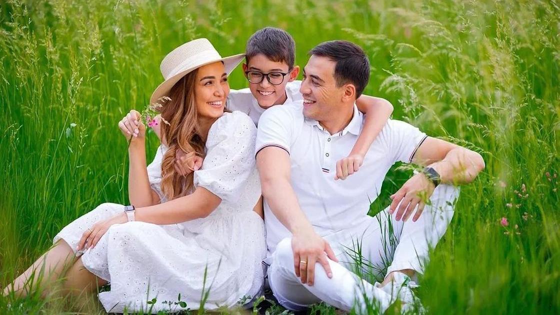 Сая Оразгалиева с мужем и сыном