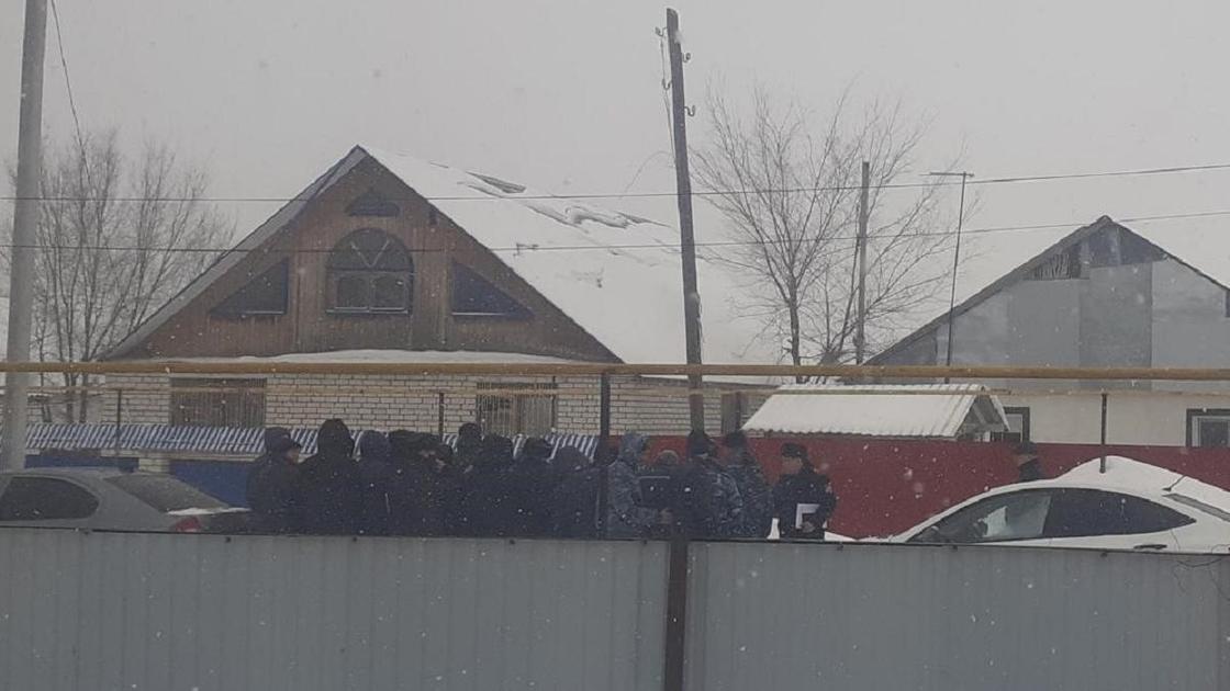 Полицейские на улице в Уральске