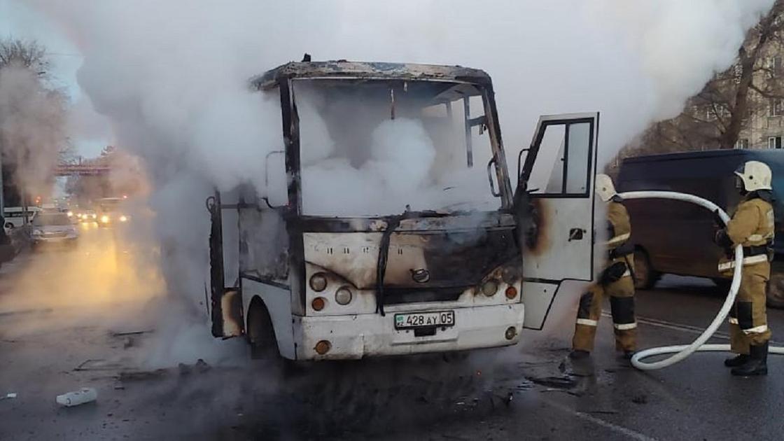 Автобус сгорел в Талдыкоргане