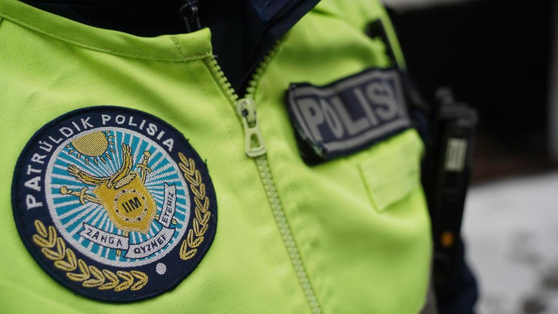 Полицейский в жилете