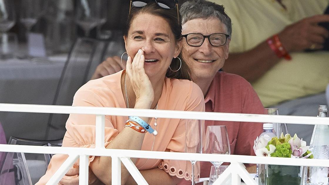 Мелинда и Билл Гейтс смеются