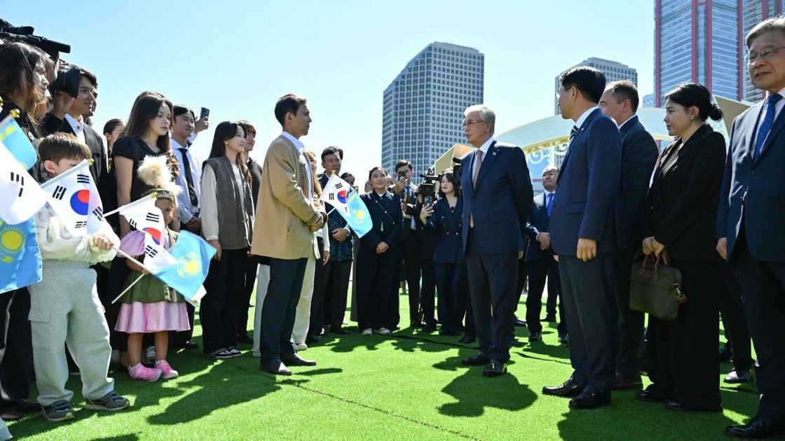 Президент Кореяда тұратын қазақстандықтармен кездесті