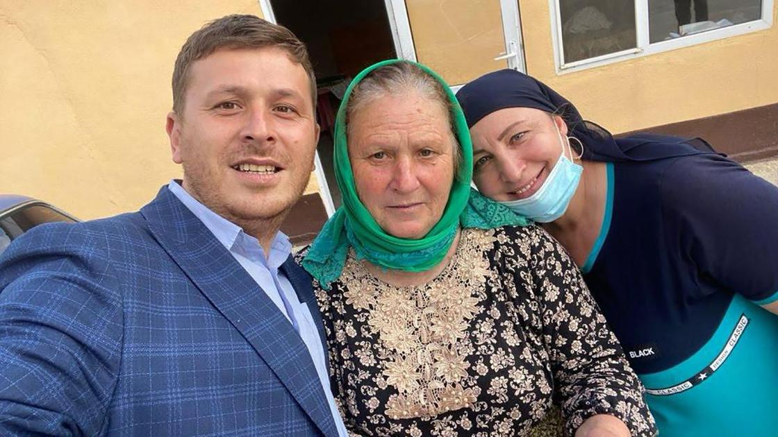 Шуддин Саидов с семьей