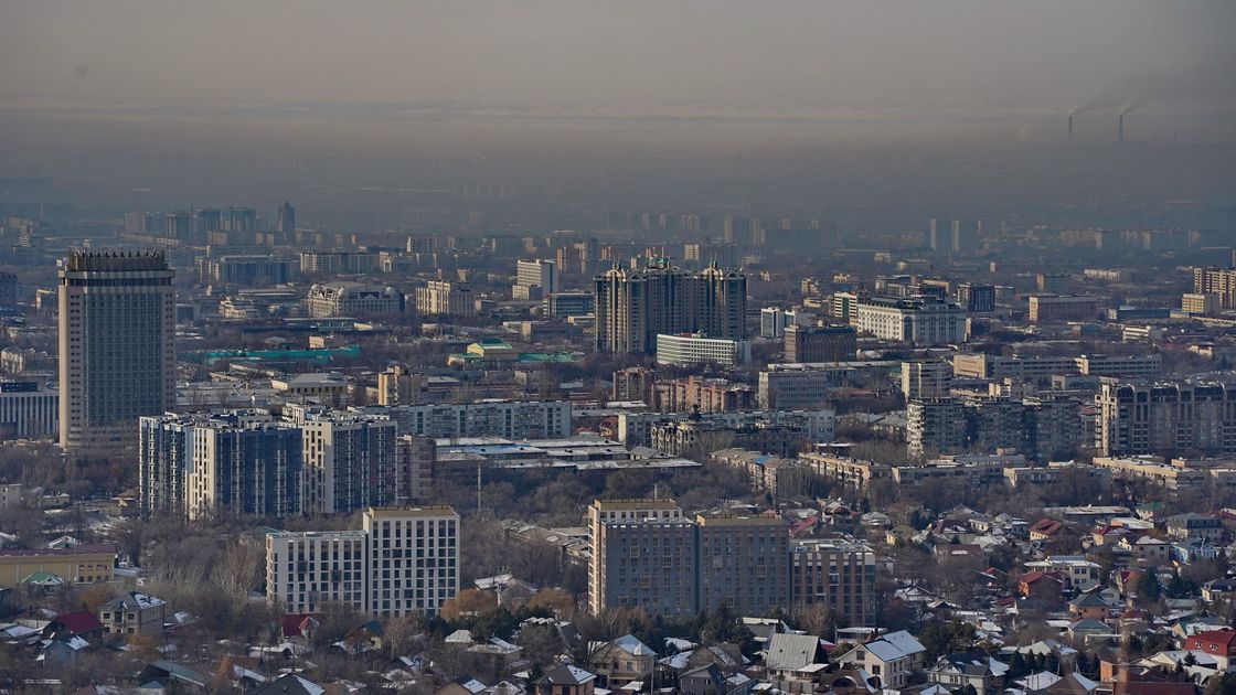 Тұмша басып тұрған Алматы