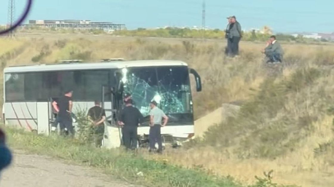 Поврежденный в ДТП автобус