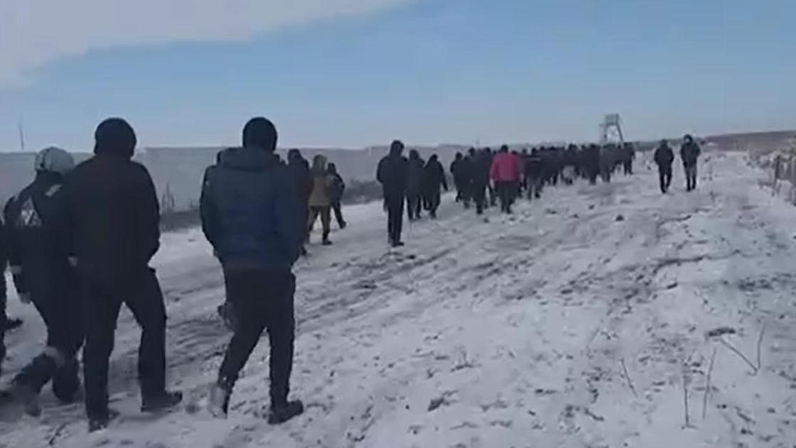 Люди собрались в Актюбинской области