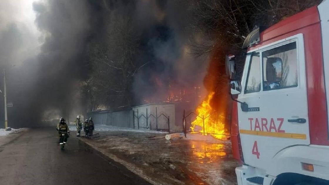 Пожар на рынке в Таразе