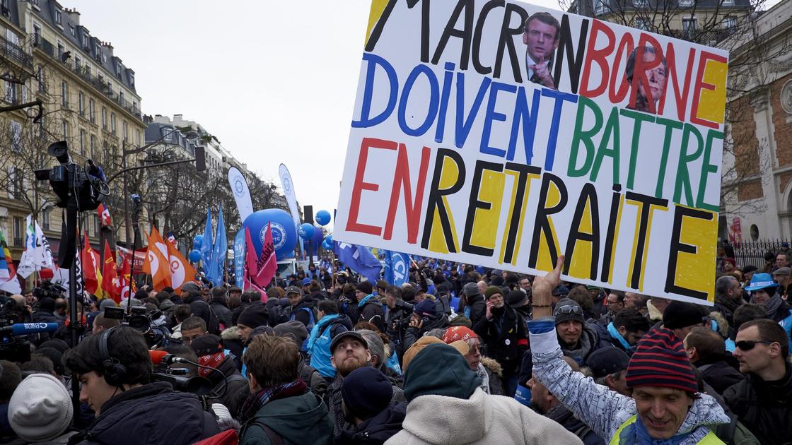 Забастовка во Франции против пенсионной реформы
