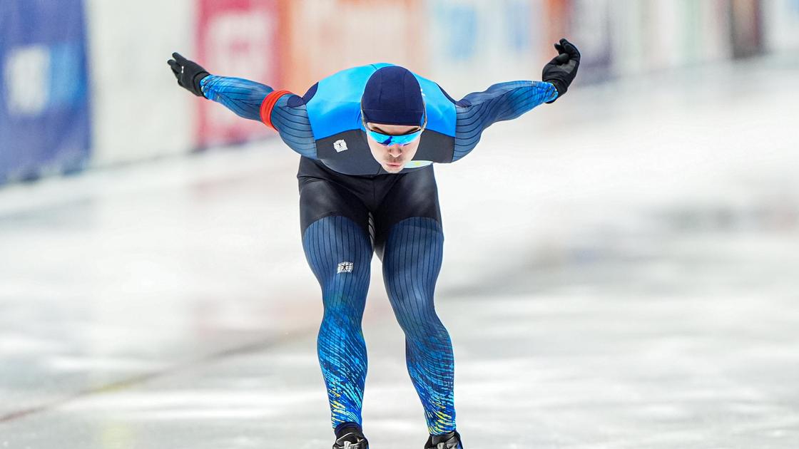 Казахстанский конькобежец Евгений Кошкин