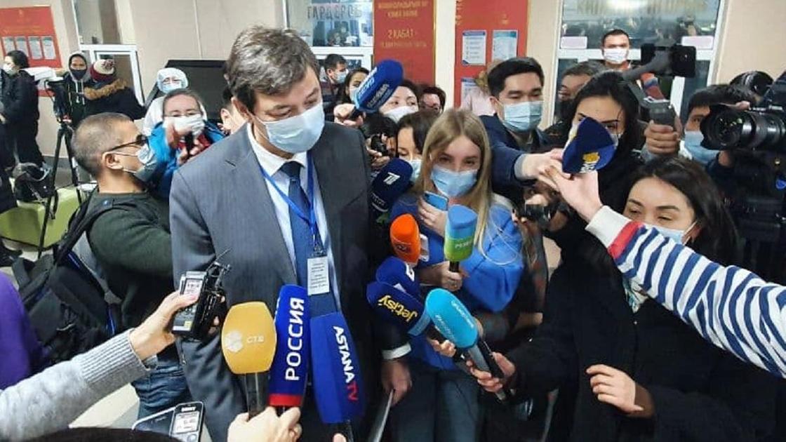 Ерлан Киясов с журналистами
