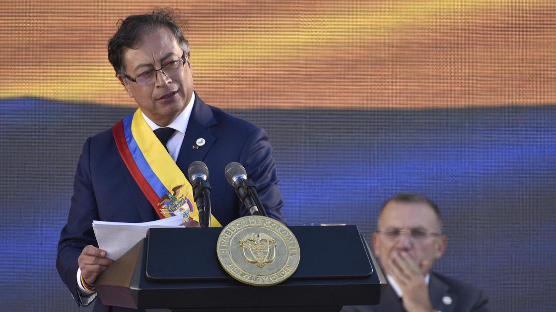Густаво Петро на церемонии инаугурации президента Колумбии