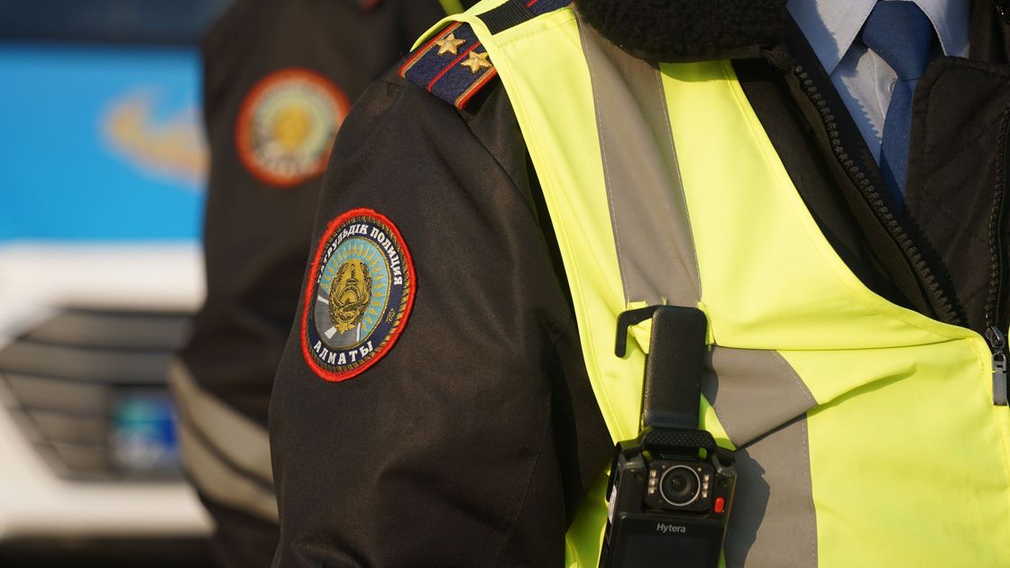 полиция қызметкері