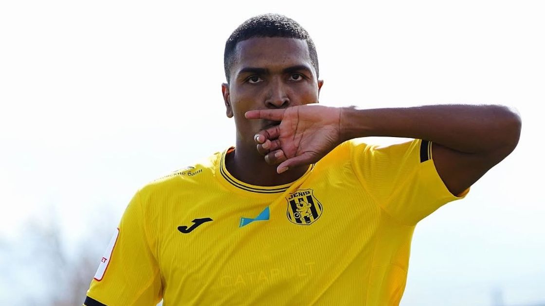 Бразильский футболист Элдер Сантана