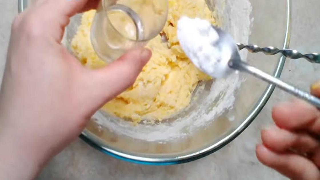 Шарлотка без миксера: пошаговое приготовление