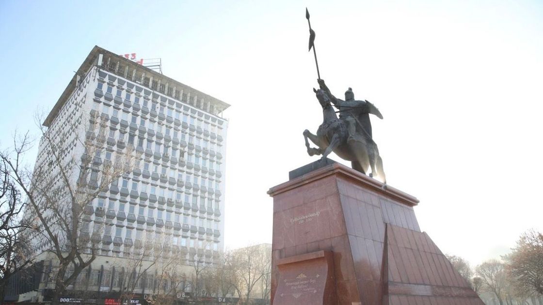 Памятник Райымбек батыра