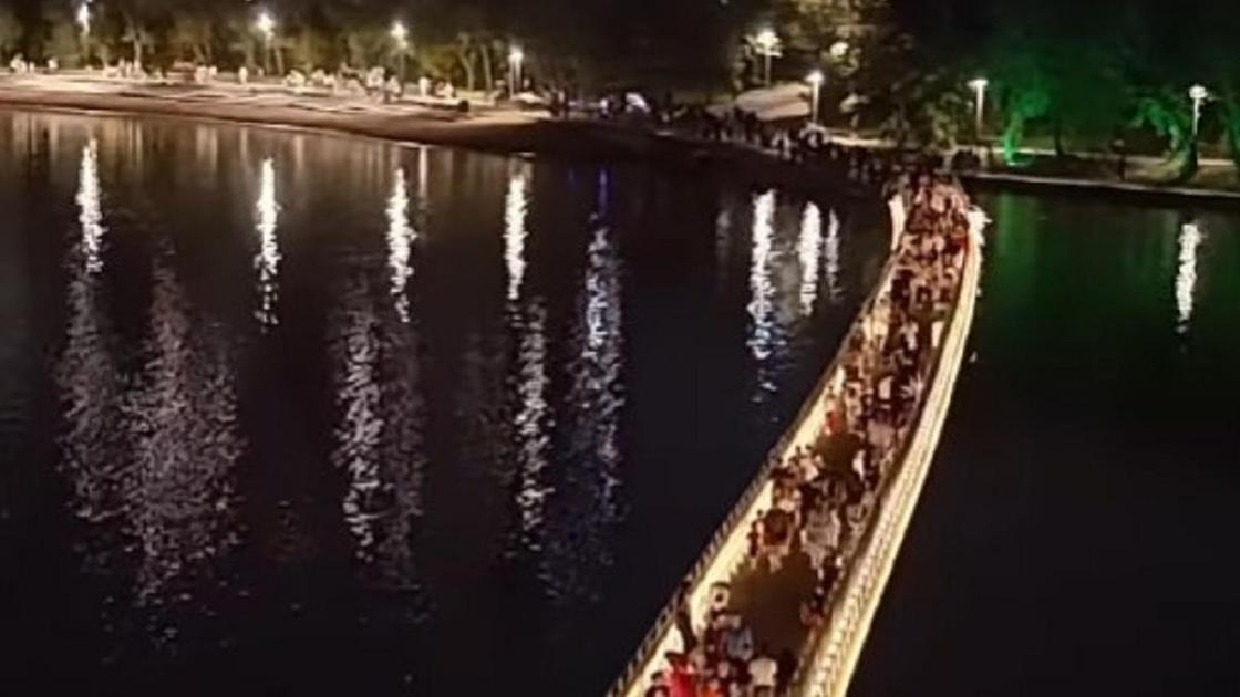 Мост на озере Сайран
