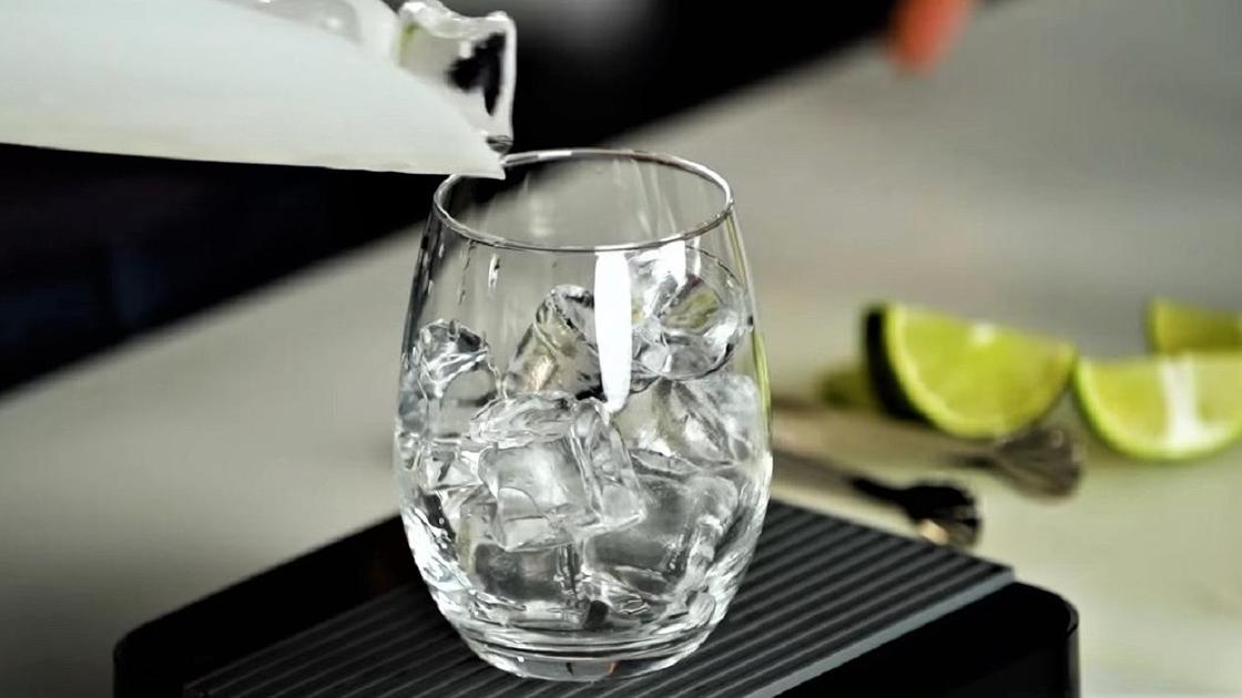 Лед в стакане