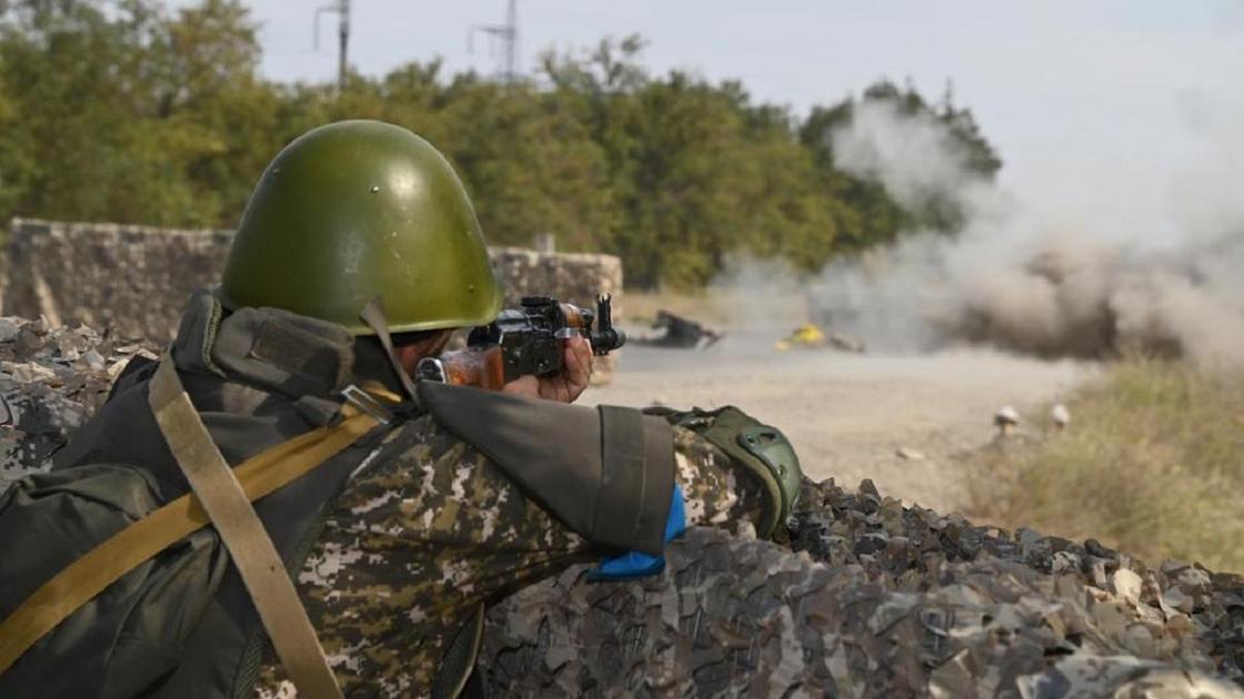 Военнослужащий в форме