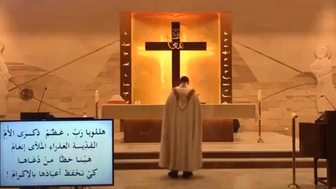 Священник в Бейруте