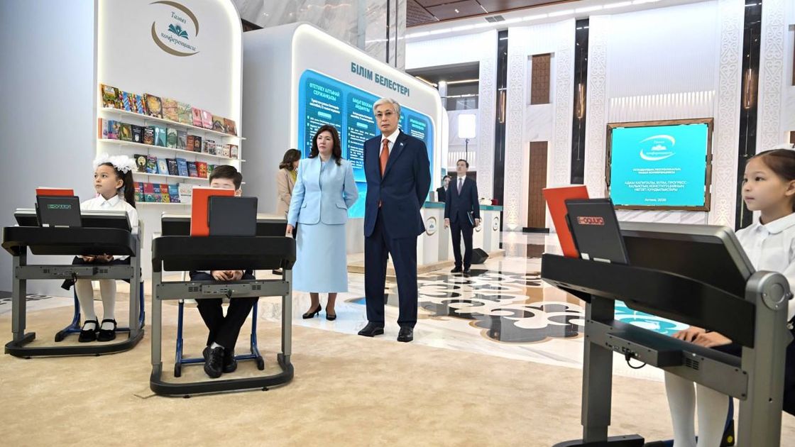 Касым-Жомарт Токаев на выставке