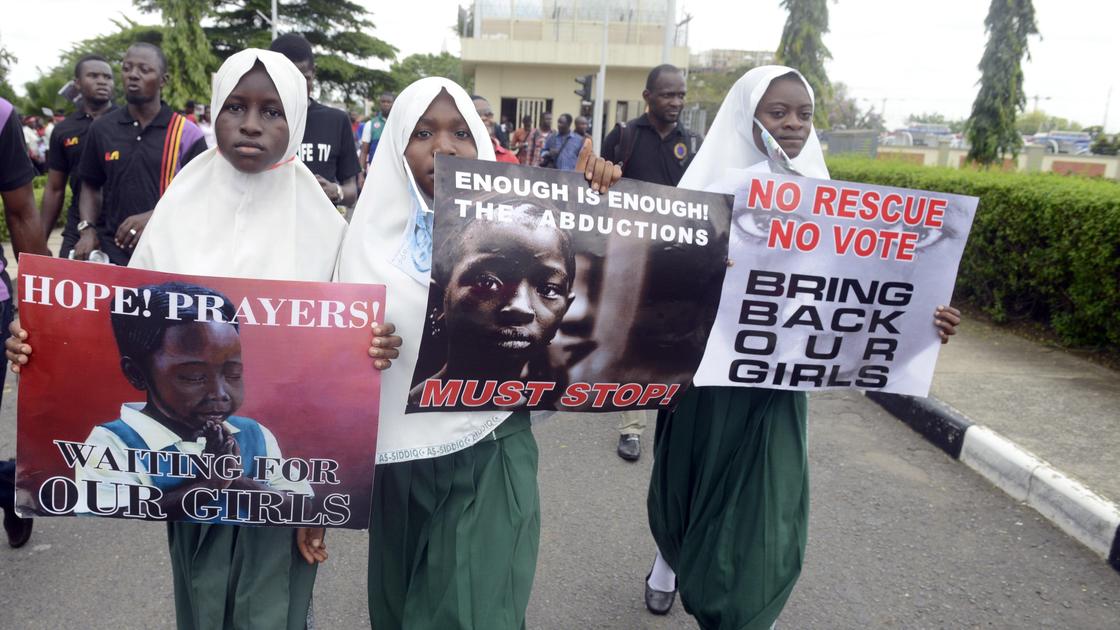 Девушки на акции протеста в 2014 после похищения школьниц "Боко харам"