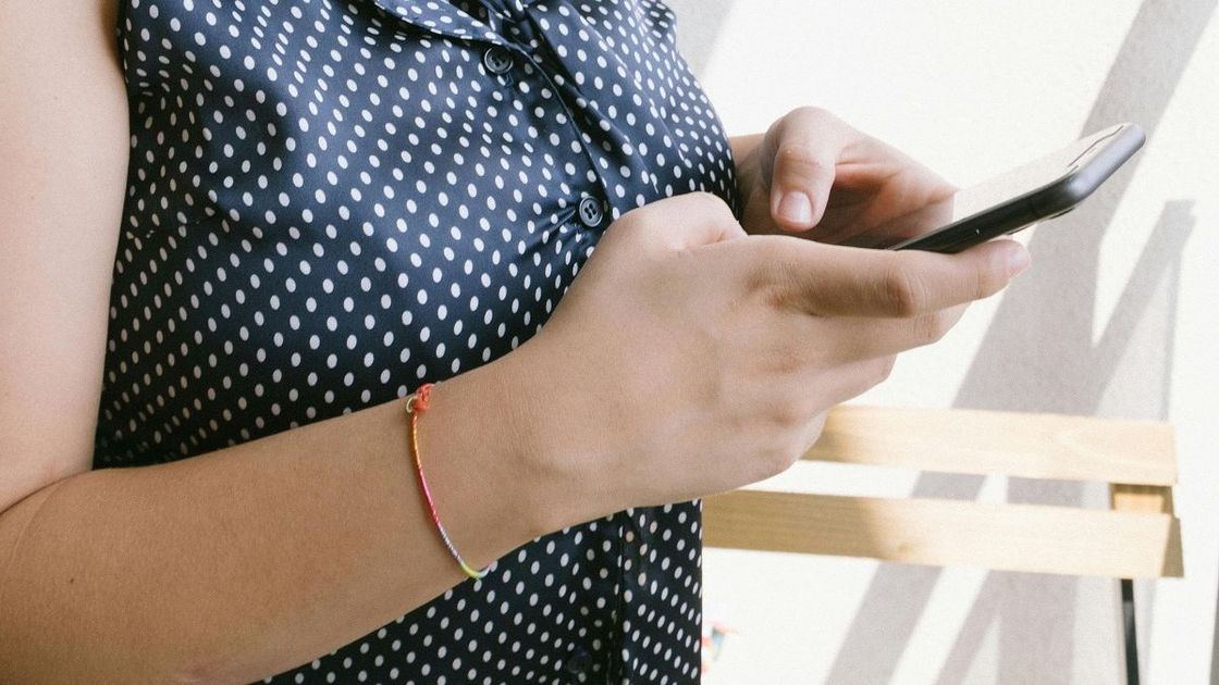 Женщина с телефоном