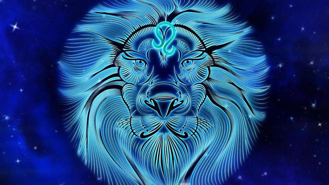 Знак зодиака Лев на синем фоне