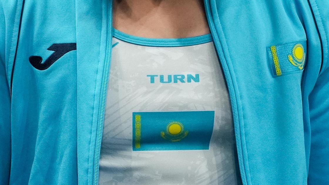 Флаг Казахстана на форме гимнаста