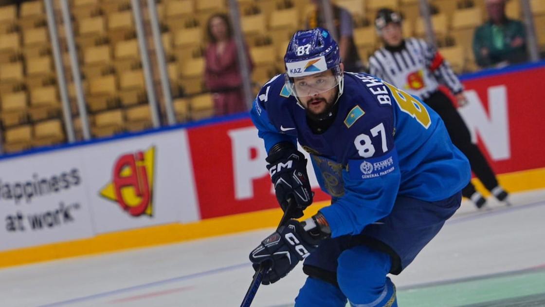 Казахстанский хоккеист Адиль Бекетаев