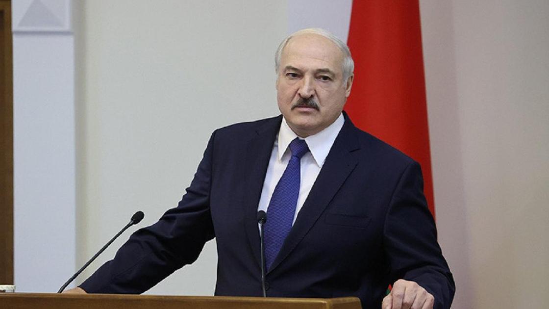 Лукашенко у трибуны