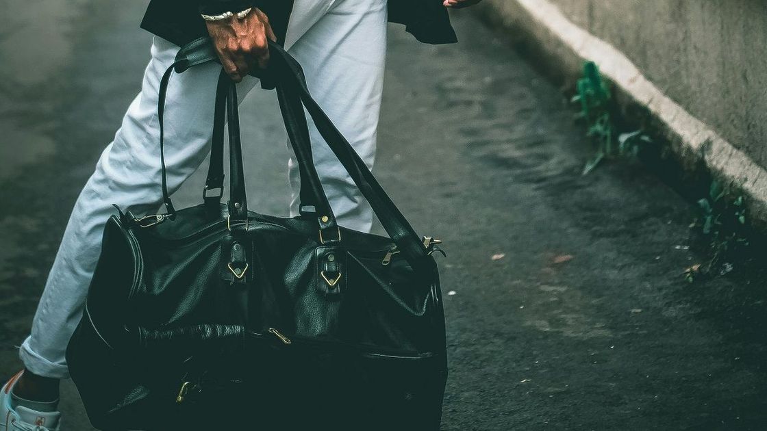 Мужчина с сумкой