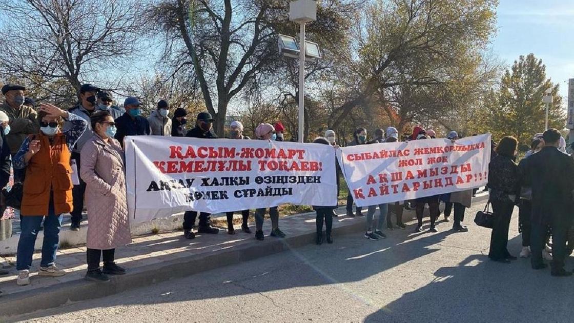 Дольщики вышли на мирный митинг в Актау