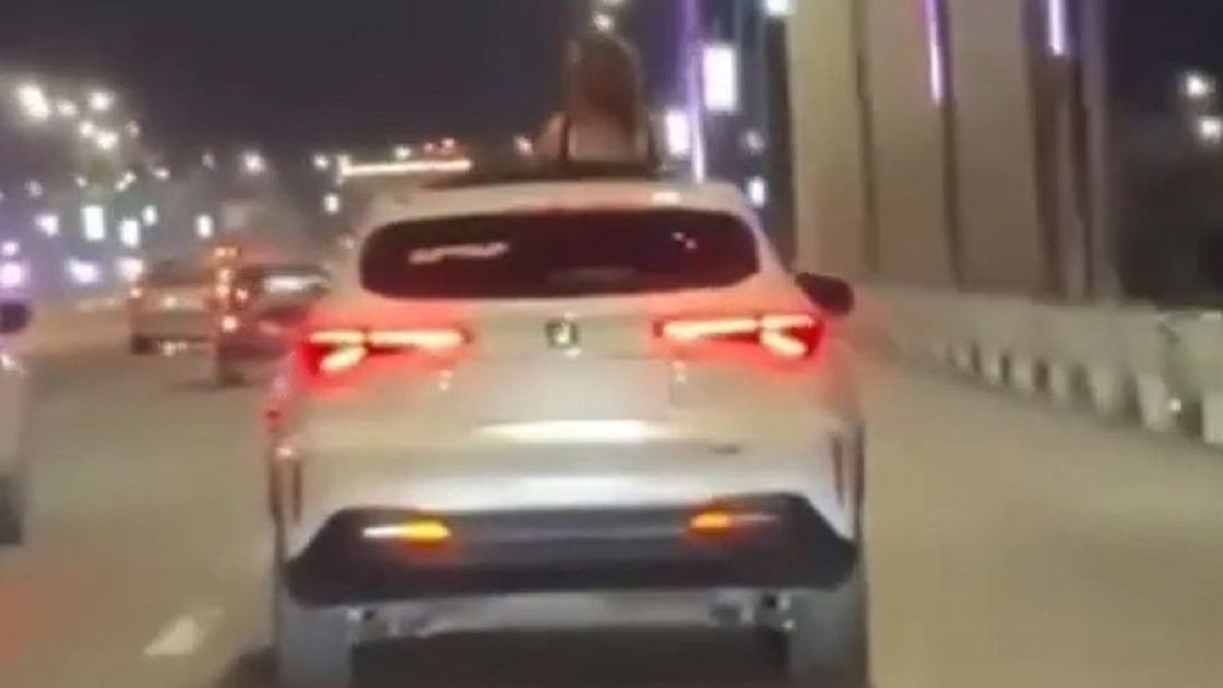 Девушка в авто