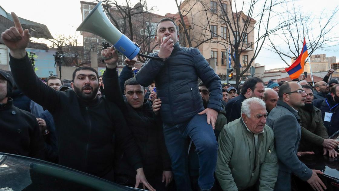Оппозиционеры Армении на протесте