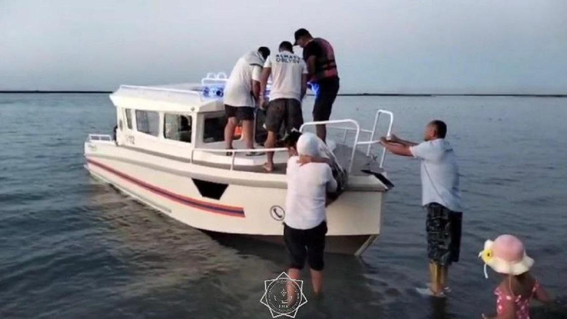 Спасение пассажиров катера