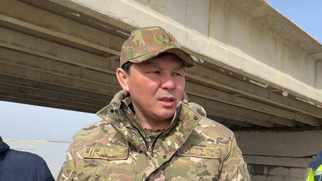 Аким Актюбинской области осмотрел строительство моста