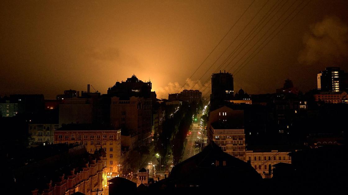 Улицы Киева во время атак России 24 апреля