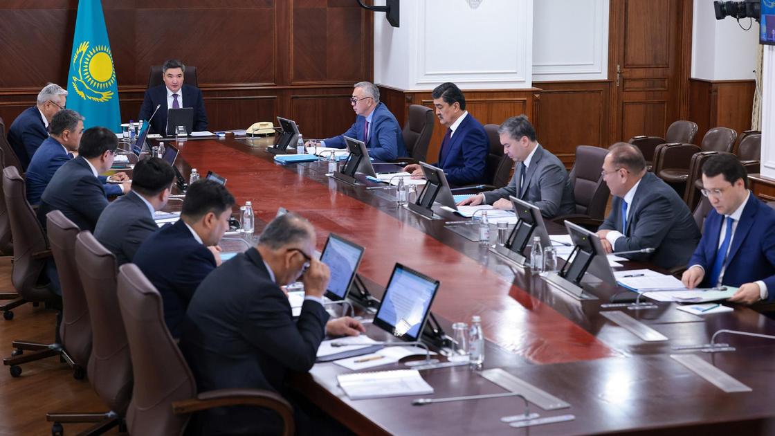 Совещание в правительстве под председательством Бектенова
