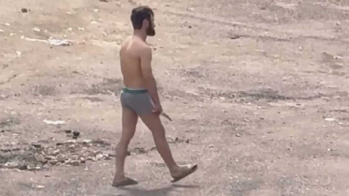 Мужчина с ножом